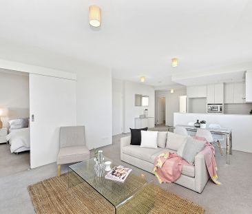 North Facing 2 Bedroom Apartment in a Central Location - Photo 2