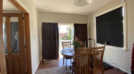 Tidy 3 bedroom home - Photo 3