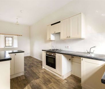 Pretty two bedroom cottage in the heart of Chichester town centre - Photo 6