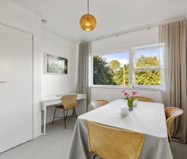 Stylish Family Home in a Prime Location! - Photo 2