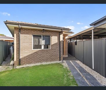 MODERN 2-BEDROOM GRANNY FLAT IN PRIME LOCATION - Photo 3