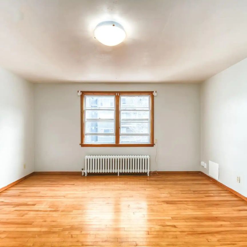 Marlborough — 1 Bedroom - Photo 1