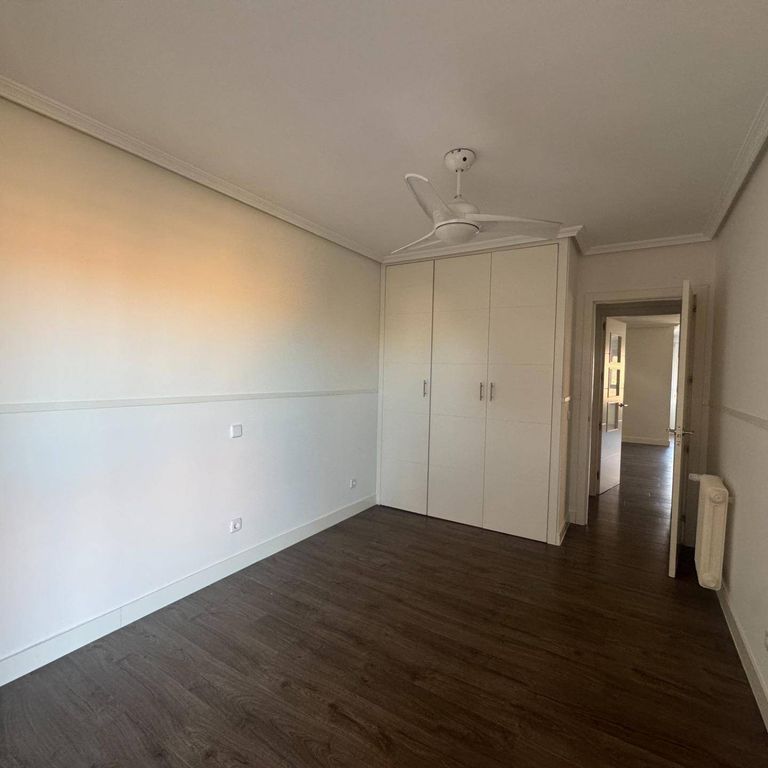 4 room luxury Apartment for rent in Pozuelo de Alarcón, Autonomous Region of Madrid - Photo 1