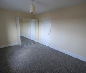 4 bedroom semi-detached house to rent - Photo 2
