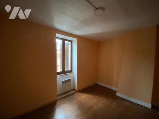 Maison de village à louer avec cour dans le centre du village de Champagne ! - Photo 1