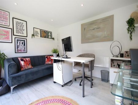 Hazelwood Road, Wilmslow - Photo 3