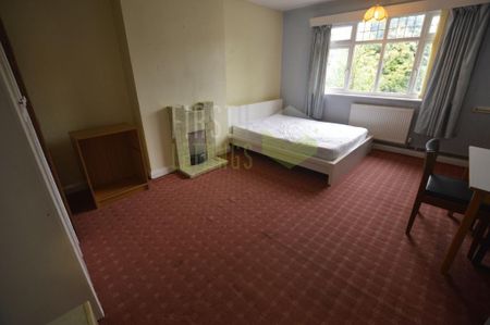 4 bedroom semi-detached house to rent - Photo 2