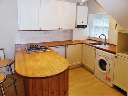 Terraced House to rent on - Photo 5