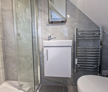 1 bedroom in a flat share to rent - Photo 2