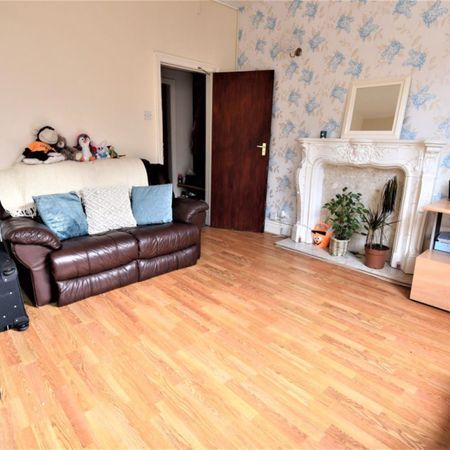 1 bedroom Flat in Harold Grove, Leeds - Photo 3