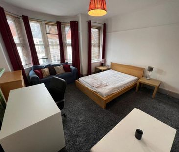 5 bedroom terraced house to rent - Photo 3
