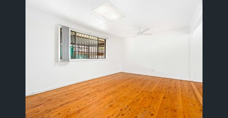 Well presented family home - Photo 3