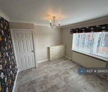 3 bedroom semi-detached house to rent - Photo 3