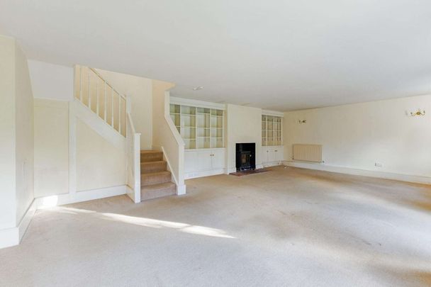 Grade II* listed 4 bedroom stable conversion set in a rural location with wrap around garden, parking and storage. - Photo 1