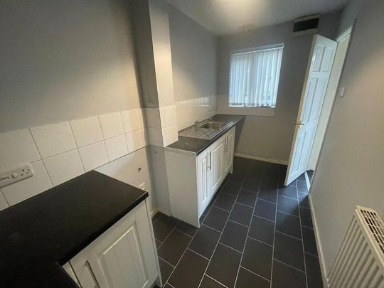 2 bedroom terraced house to rent - Photo 1