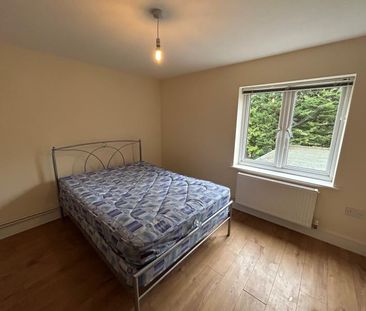 The Meadows, Guildford, Surrey, GU2 - Photo 3