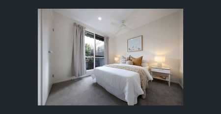 SINGLE LEVEL LIVING IN PRIME LOCATION! - Photo 3