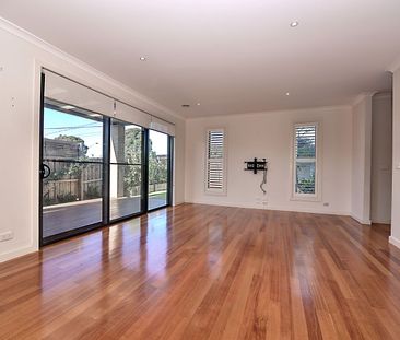 Lifestyle, Sophistication and Decked out for Entertaining - Photo 2