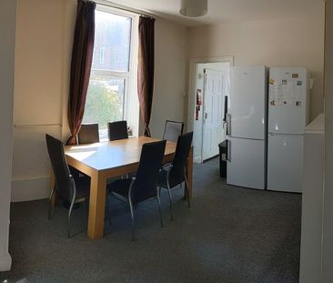 Room in a Shared House, Mayo Road, NG5 - Photo 1