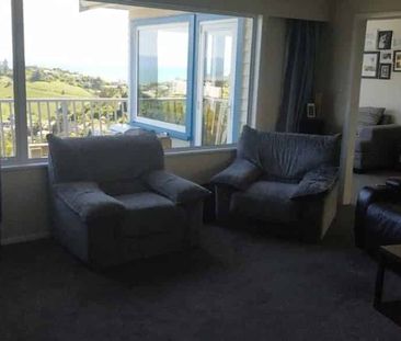 Charming 3 Bedroom Home with Outstanding Views - Photo 3