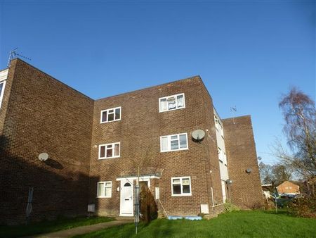 Wakehams Green Drive, Crawley - Photo 2