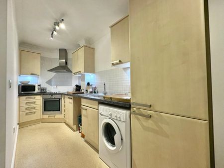 London Road, Camberley, Surrey, GU15 - Photo 5