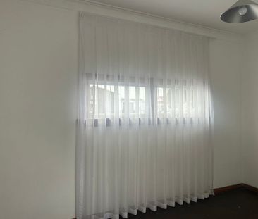 central character half house 2 bedroom plus study - Photo 5