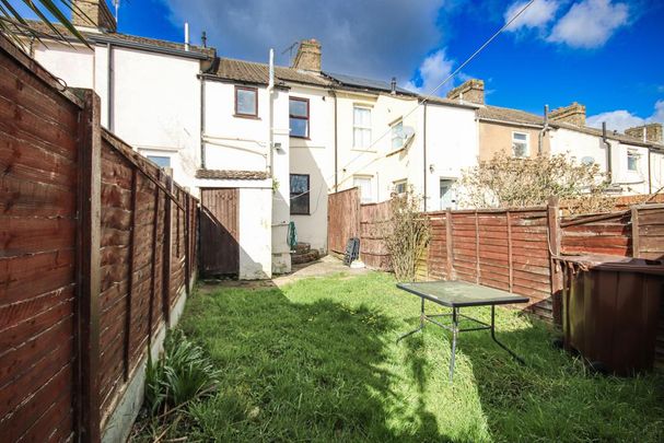 2 bedroom terraced house to rent - Photo 1