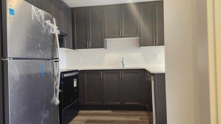 Two bedroom townhouse for rent Pickering - Photo 3