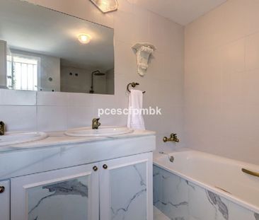 4 Bedroom Townhouse For Rent in Estepona, Málaga - Photo 1