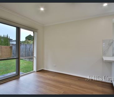 Beautifully Renovated Unit in Wheelers Hill - Photo 6