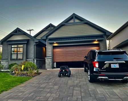 Executive 4 bedroom 3 bathroom home in Bedford - Photo 5