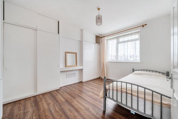 3 bedroom end of terrace house to rent - Photo 1