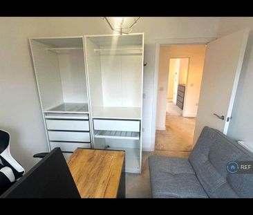 3 bedroom semi-detached house to rent - Photo 6