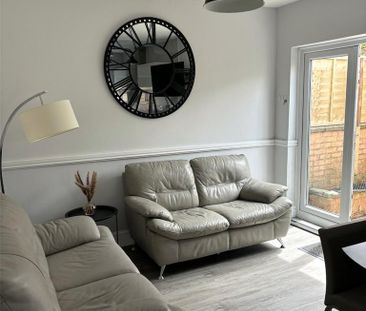4 bedroom semi-detached house to rent - Photo 6