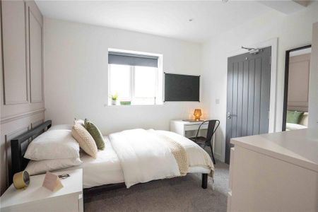 6 bedroom semi-detached house to rent - Photo 2