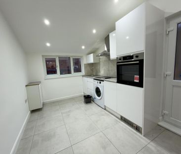 2 bedroom ground floor maisonette to rent - Photo 5