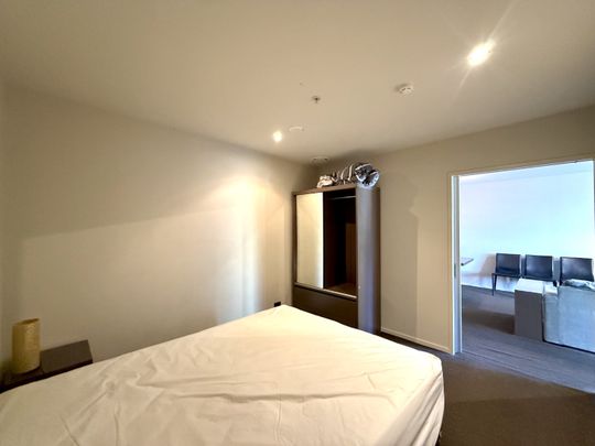 Spacious 2 bedrooms Furnished Apartment - Photo 1
