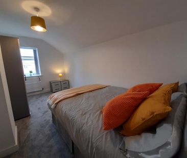 1 bedroom in a house share to rent - Photo 2