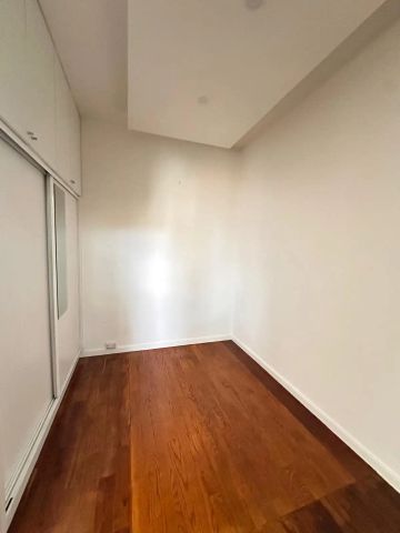 “Immaculate sun filled apartment in prefect location” - Photo 5