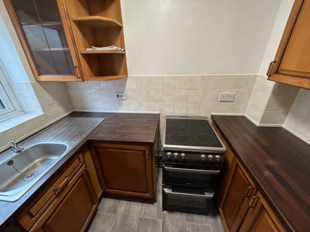 Briar Court, Dudley, DY2 - Photo 2