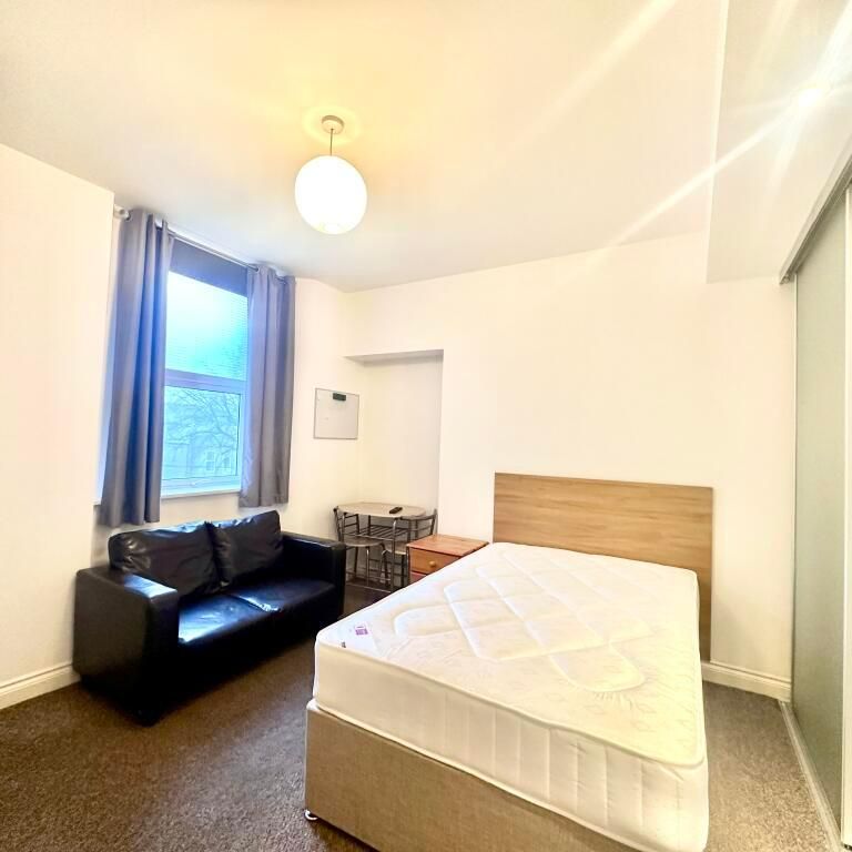12 Whitefield Tce, Flat 8 - Photo 1