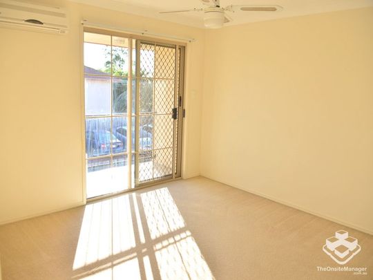 Walk to School! Sweet townhouse for rent in Sunnybank Hills - Photo 1