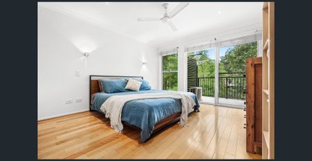 Stylish Residence in Boutique Bardon Complex - Photo 5