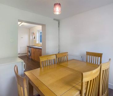 Room in a Shared House, Thackeray Road, SO17 - Photo 2