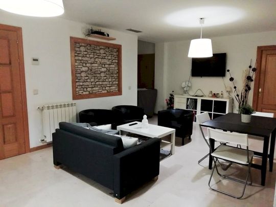 Magnificent shared room in the centre of Madrid - Photo 1