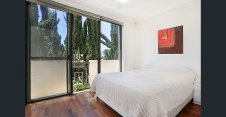 Modern 2 level townhouse close to everything!! - Photo 2