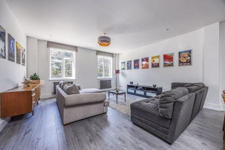 4 bedroom flat to rent - Photo 2