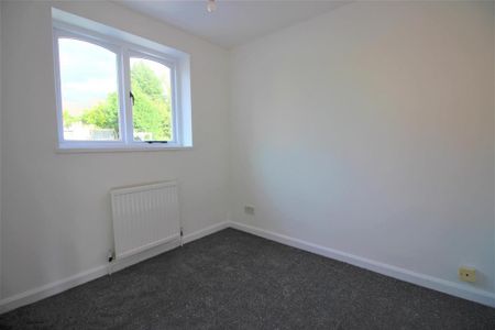 3 bedroom flat to rent - Photo 4