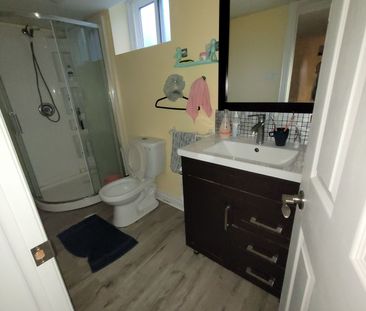 Detached Home For Lease | C8143952 - Photo 2